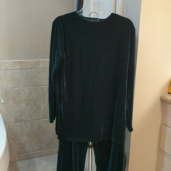 Finity emerald green velour two piece pants suit - Picture 2 of 6